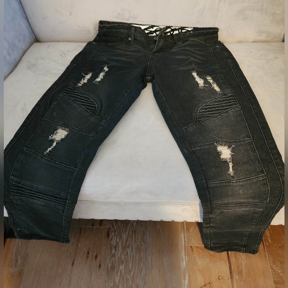 Boys size 16 black jeans. Slimmer fit. Very stylish! Like new.
